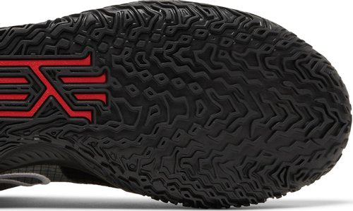 Kyrie 4 Low "BRED" | 30.5CM | (RARO)