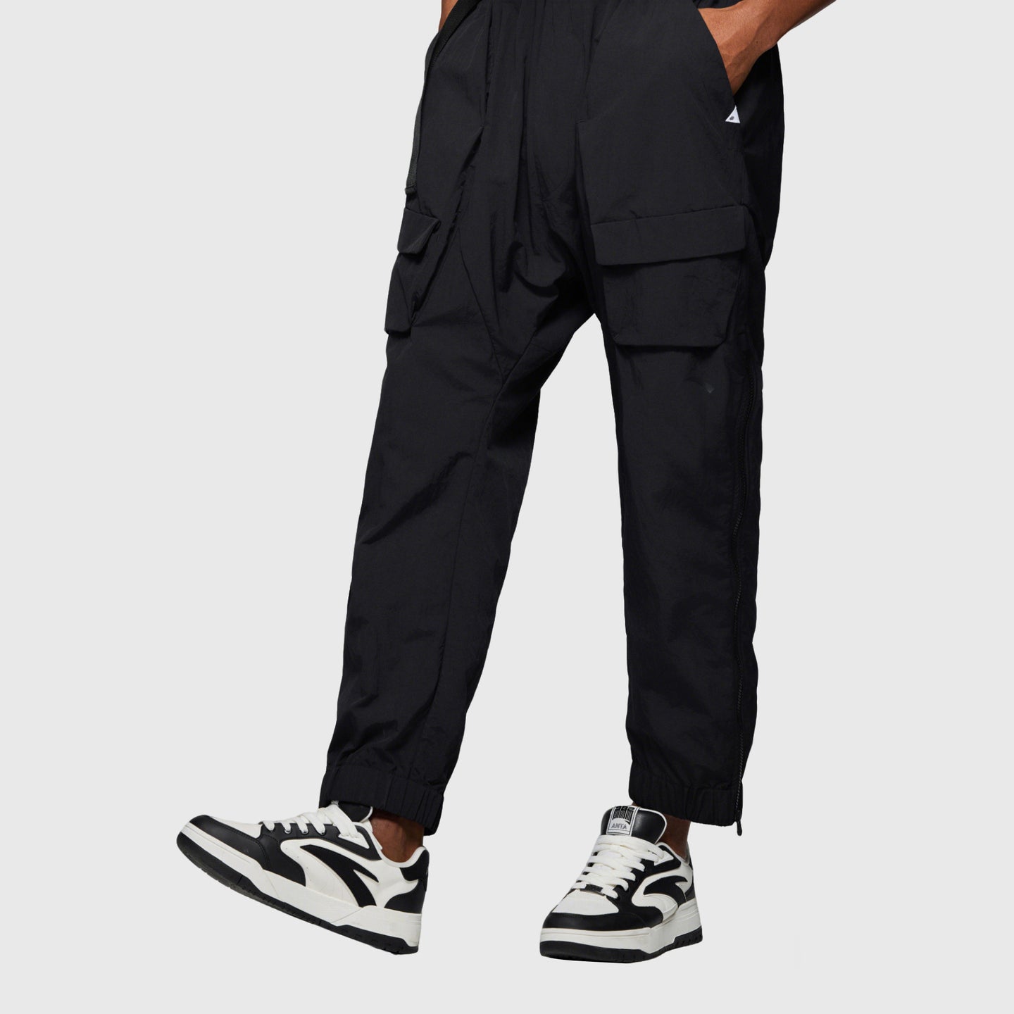 ANTA Hélà Woven Track Pants | Nuevo ✨ |