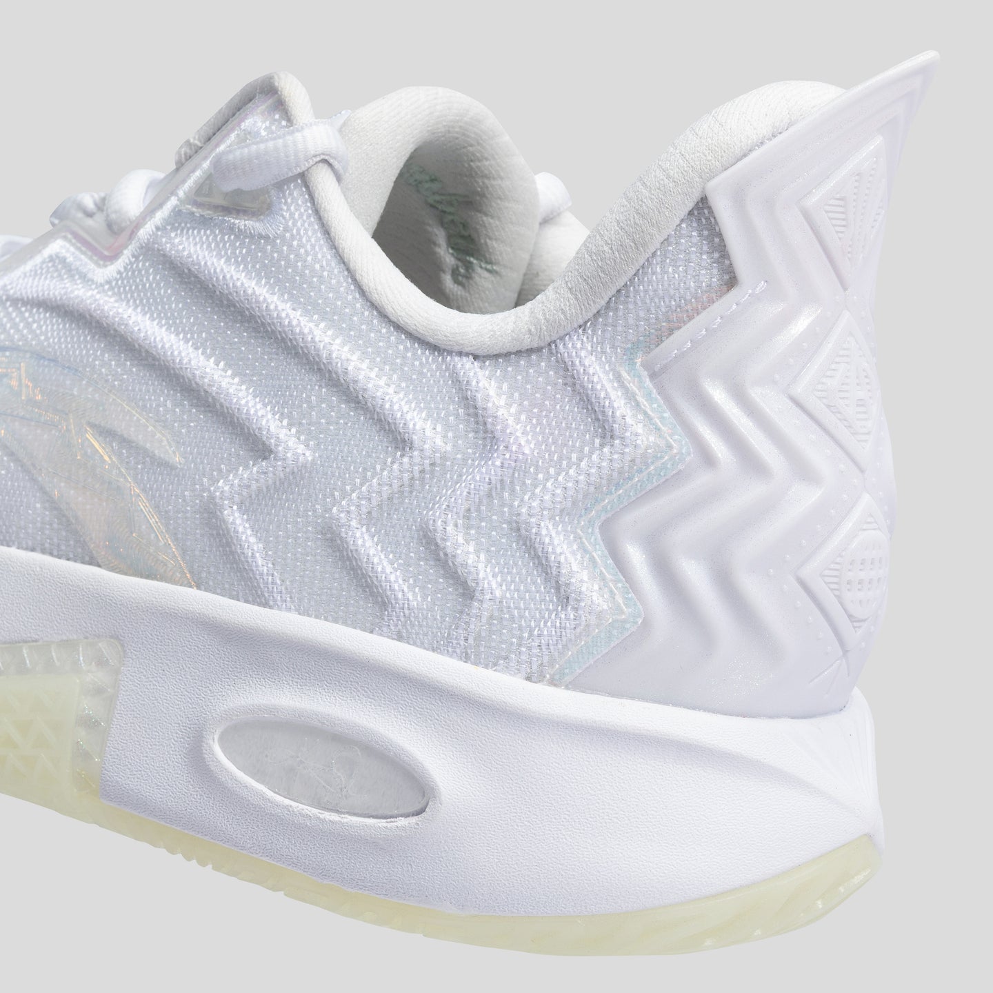 Kai 2  "White
Phantom" | (RARO)