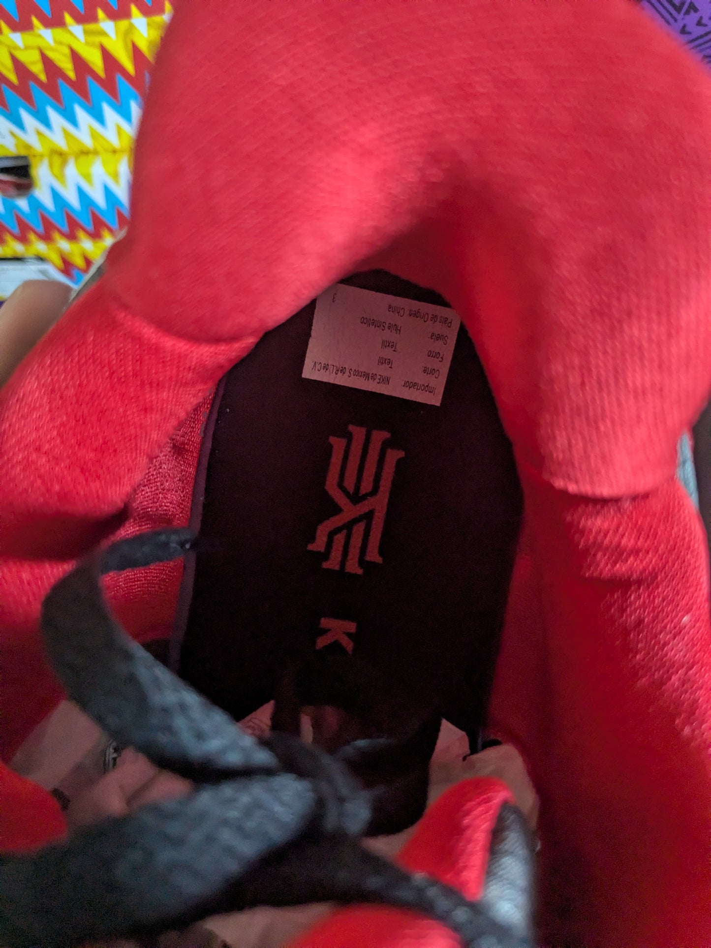 Kyrie 4 Low "BRED" | 30.5CM | (RARO)