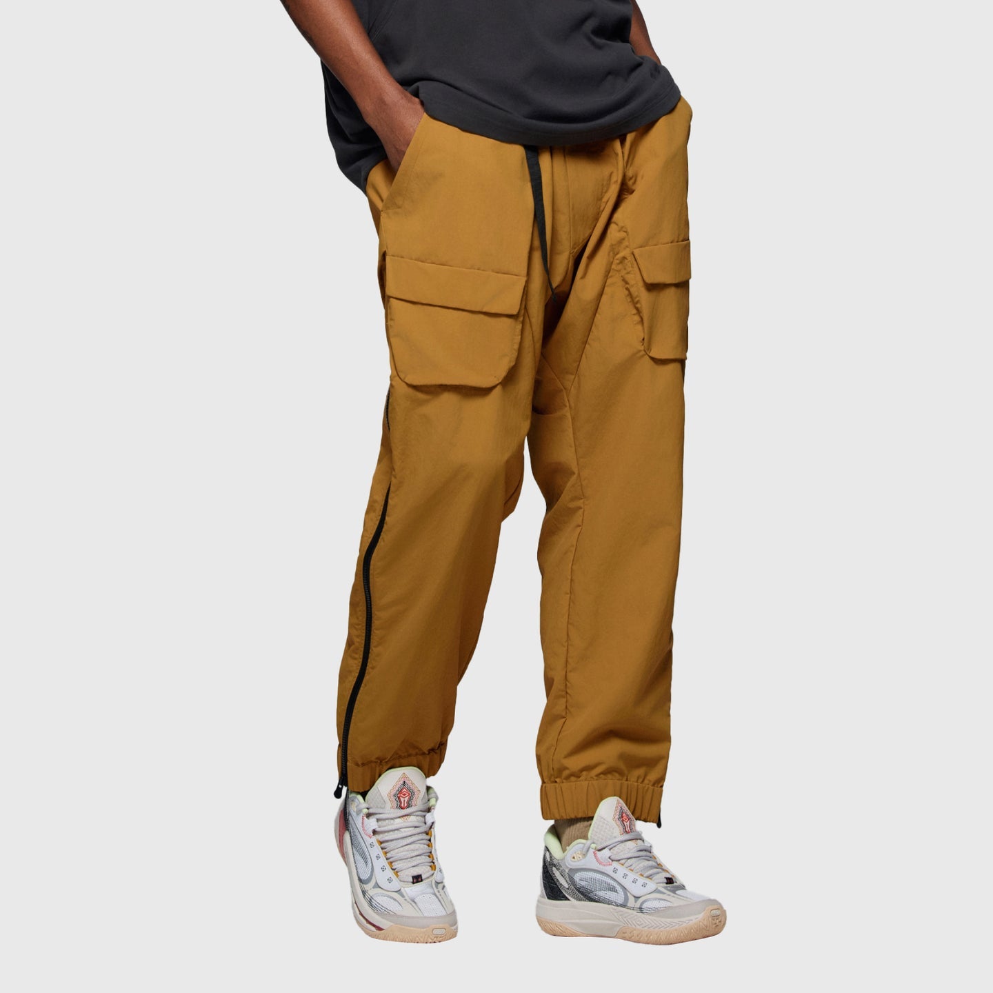 ANTA Hélà Woven Track Pants | Nuevo ✨ | Más Vendido