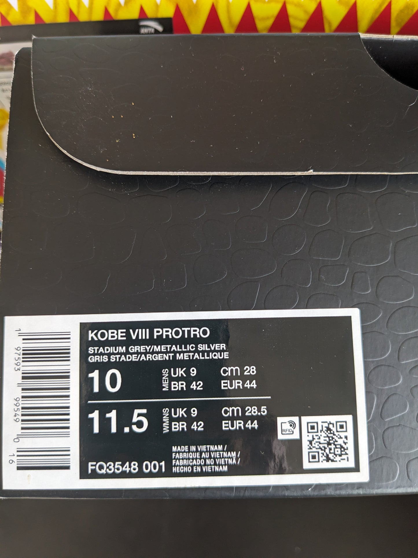 KOBE 8 "VENICE BEACH" (EXCLUSIVE)